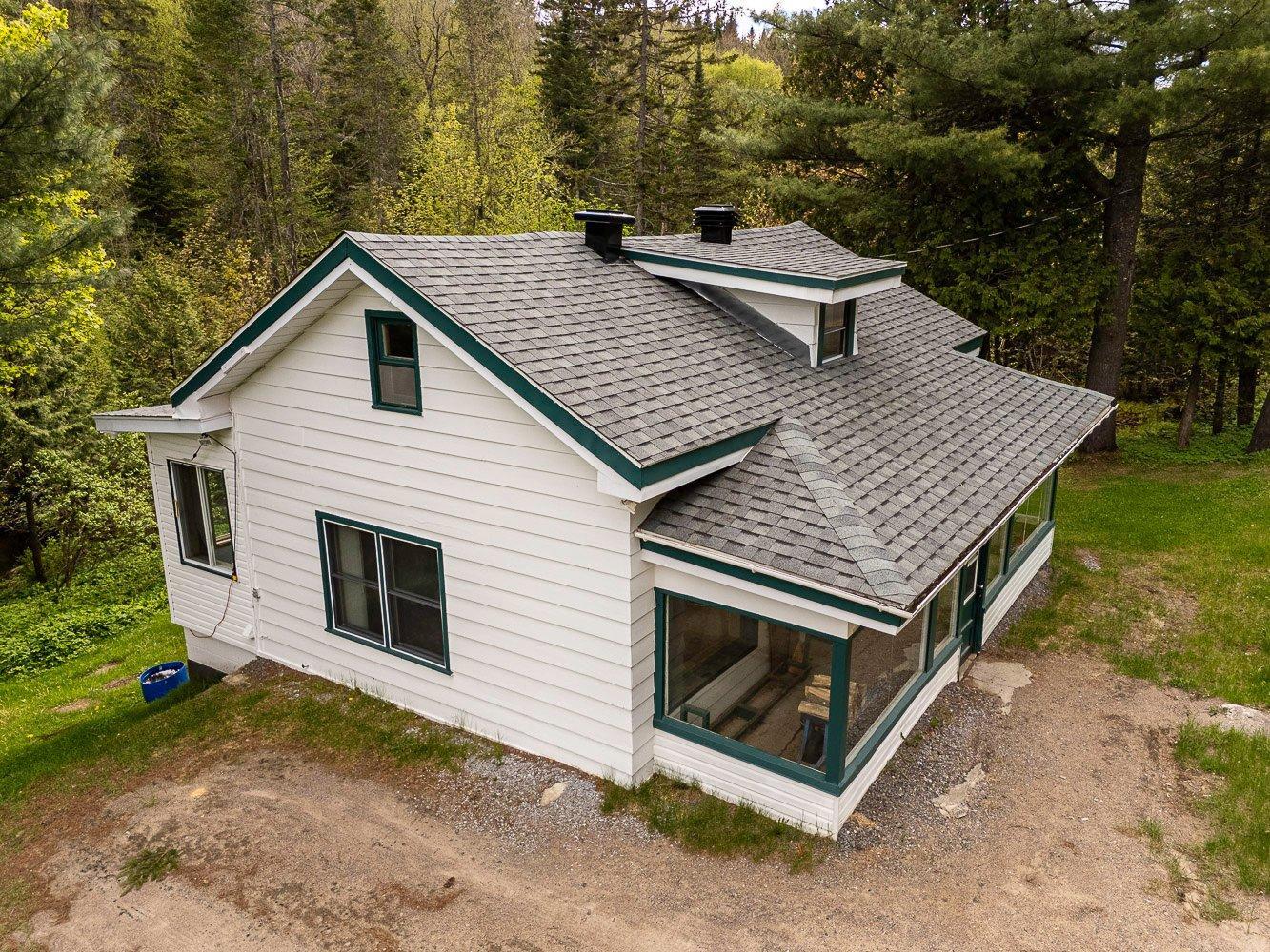 









2998


Ch. des Lacs

,
Mont-Blanc,




QC
J0T2G0

