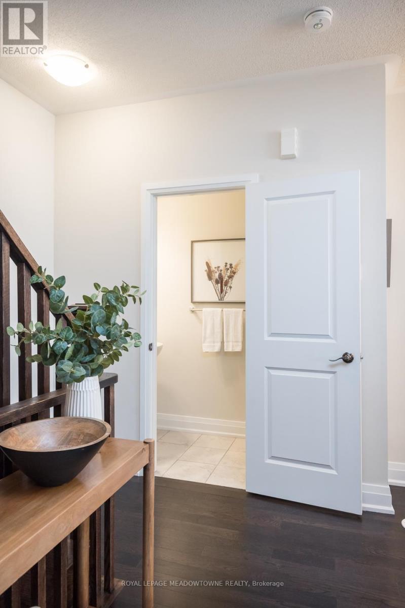 












2476 BADGER CRESCENT

,
Oakville,




Ontario
L6M5M1

