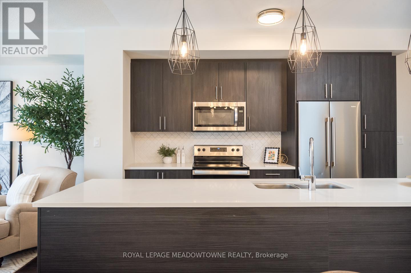 












2476 BADGER CRESCENT

,
Oakville,




Ontario
L6M5M1

