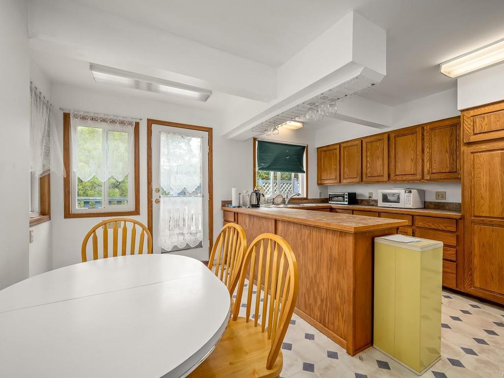 









1608


McLauchlin

Ave,
Courtenay,




BC
B9N 3V8

