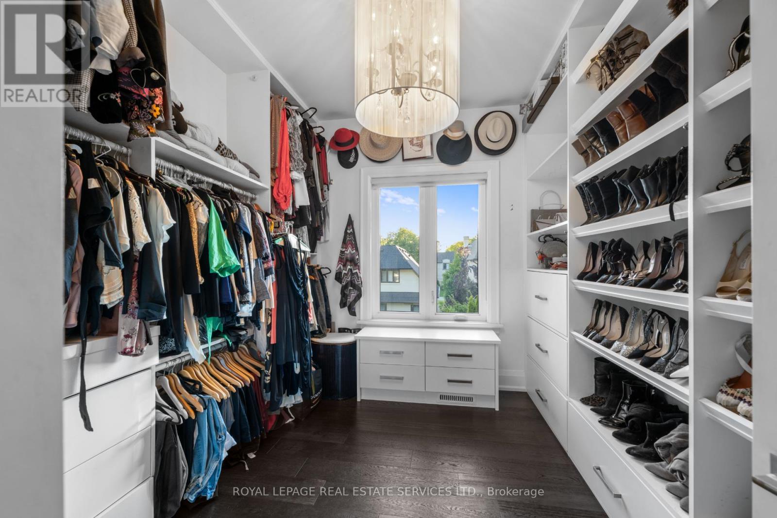












22 BIRCHCROFT ROAD

,
Toronto,




Ontario
M9A2L4

