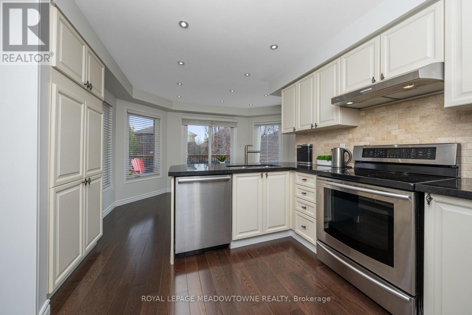












62 HARLEY AVENUE

,
Halton Hills,




Ontario
L7G5R9

