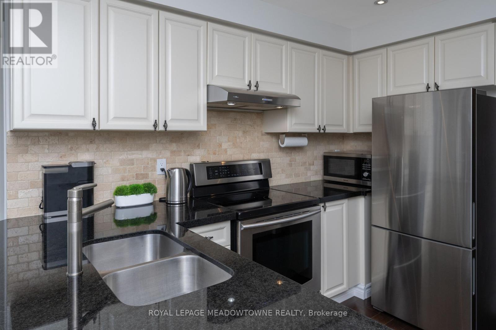 












62 HARLEY AVENUE

,
Halton Hills,




Ontario
L7G5R9

