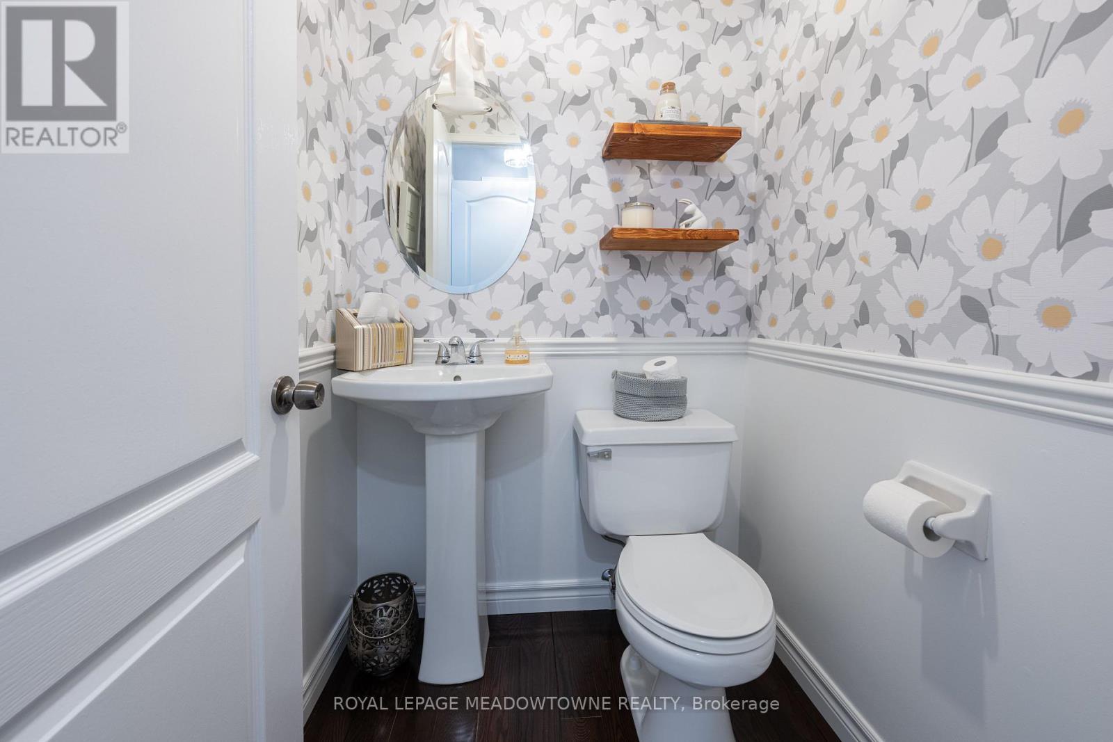 












62 HARLEY AVENUE

,
Halton Hills,




Ontario
L7G5R9

