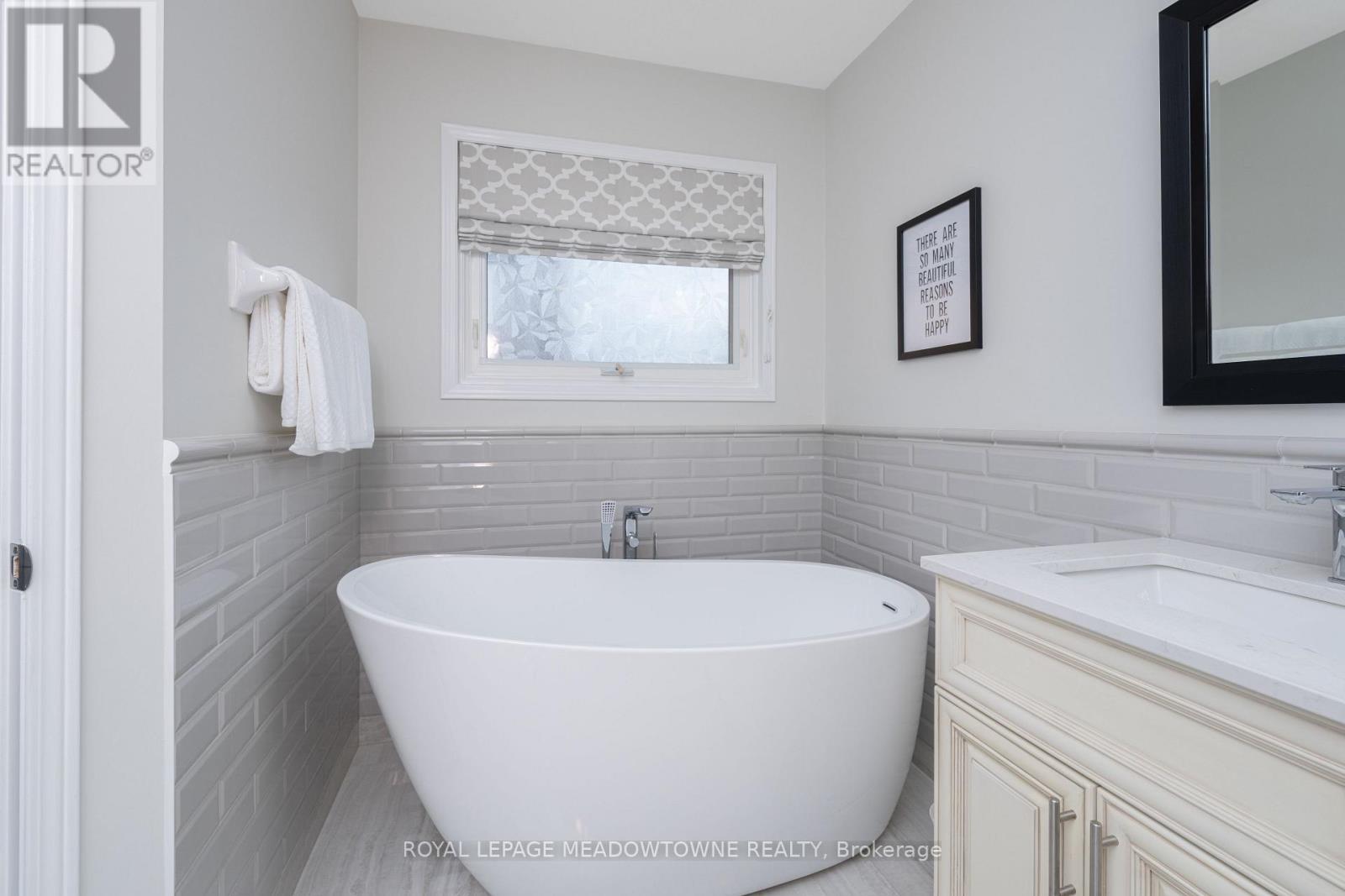 












62 HARLEY AVENUE

,
Halton Hills,




Ontario
L7G5R9

