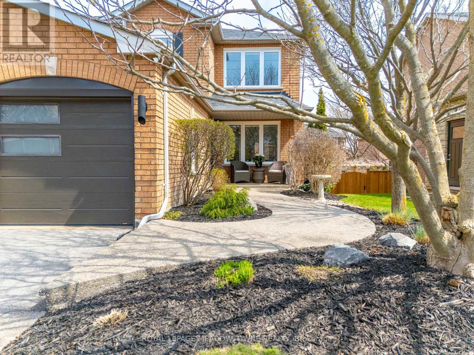 












62 HARLEY AVENUE

,
Halton Hills,




Ontario
L7G5R9

