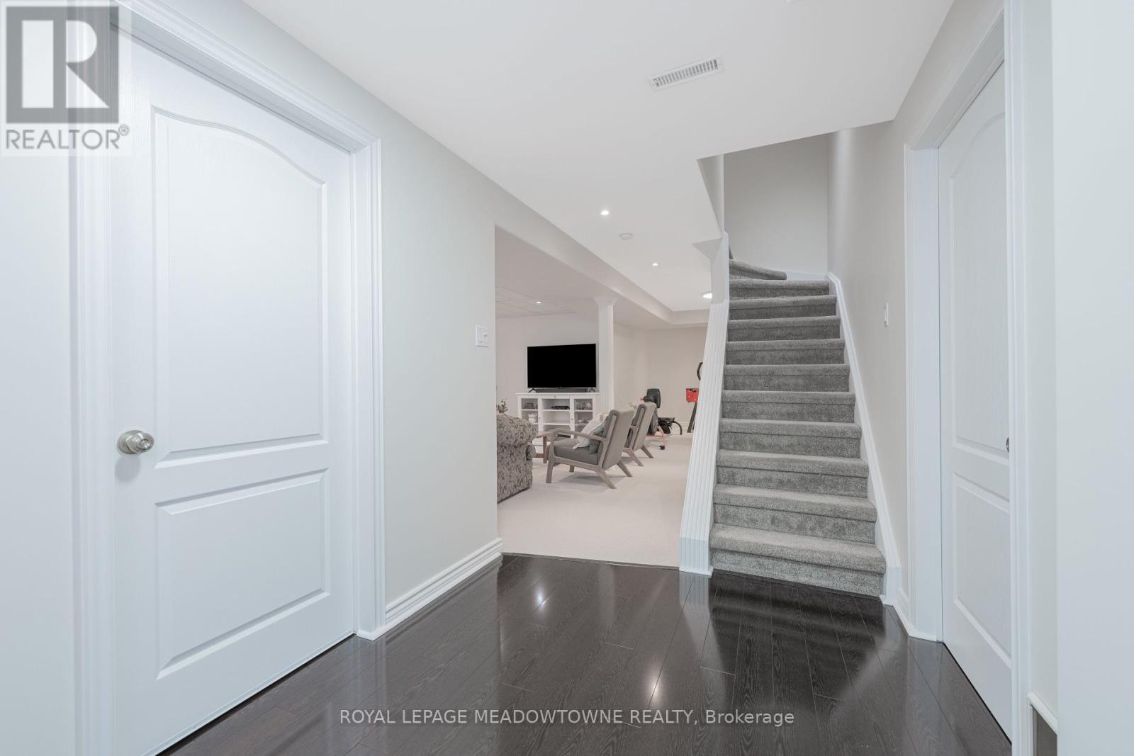 












62 HARLEY AVENUE

,
Halton Hills,




Ontario
L7G5R9

