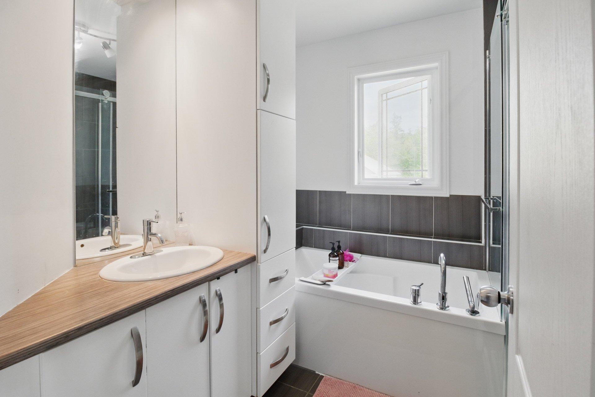 









353


Rue Jeannine-Grégoire-Ross

,
Gatineau (Gatineau),




QC
J8P0C9

