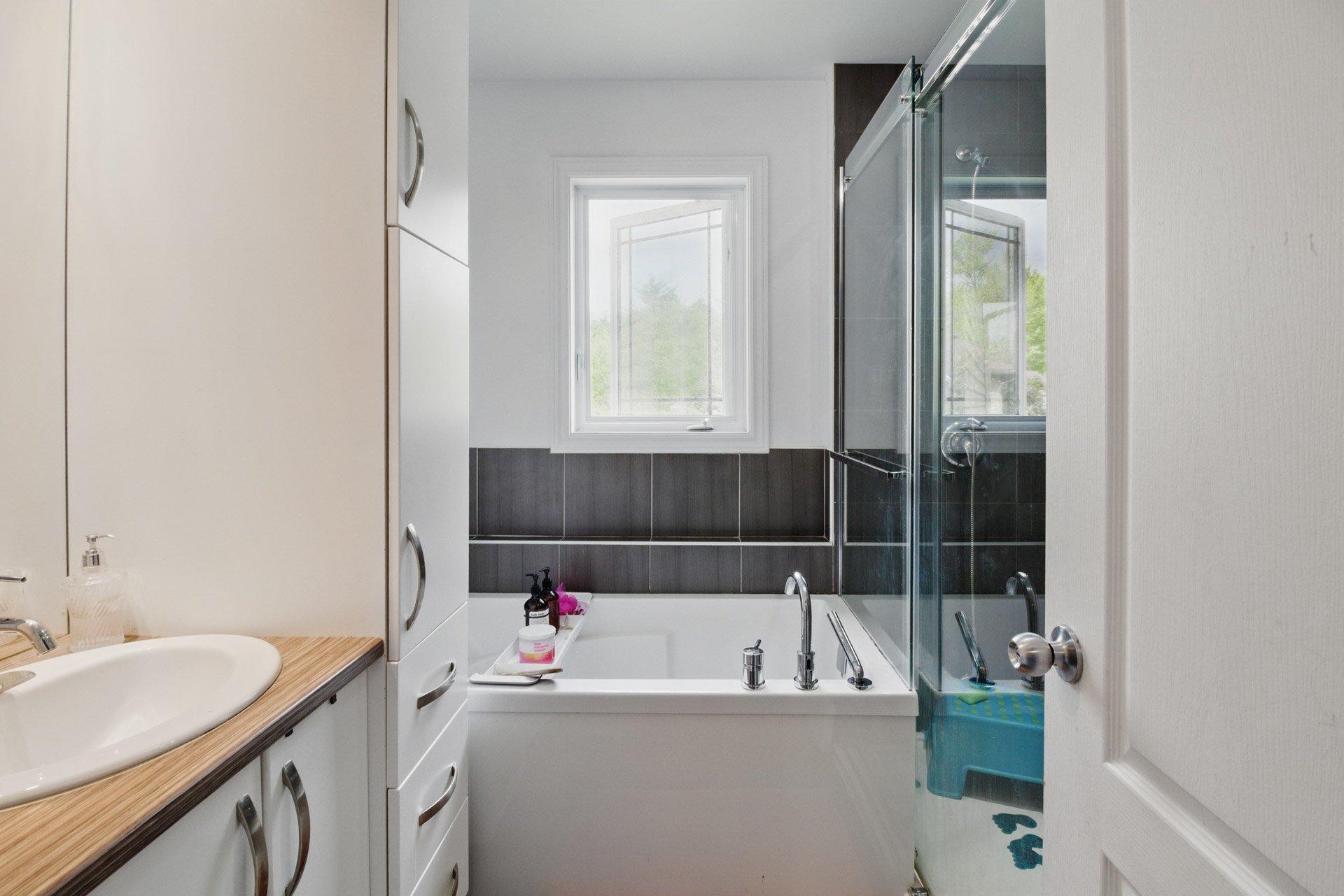 









353


Rue Jeannine-Grégoire-Ross

,
Gatineau (Gatineau),




QC
J8P0C9

