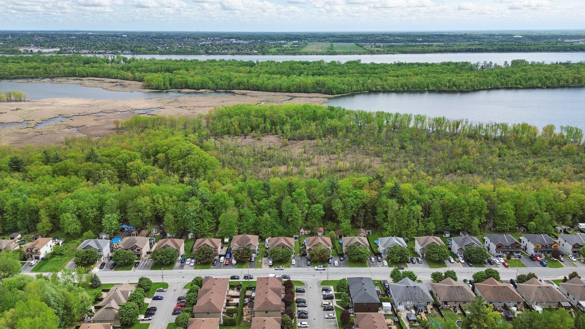 









353


Rue Jeannine-Grégoire-Ross

,
Gatineau (Gatineau),




QC
J8P0C9

