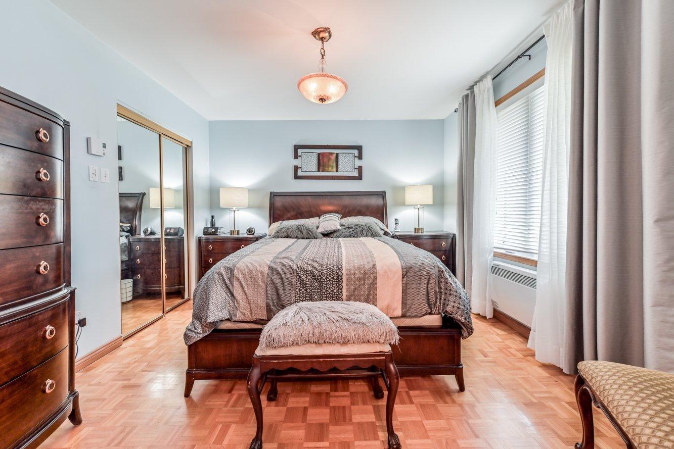 









1873


Rue De Lanaudière

,
Sainte-Julie,




QC
J3E1A3

