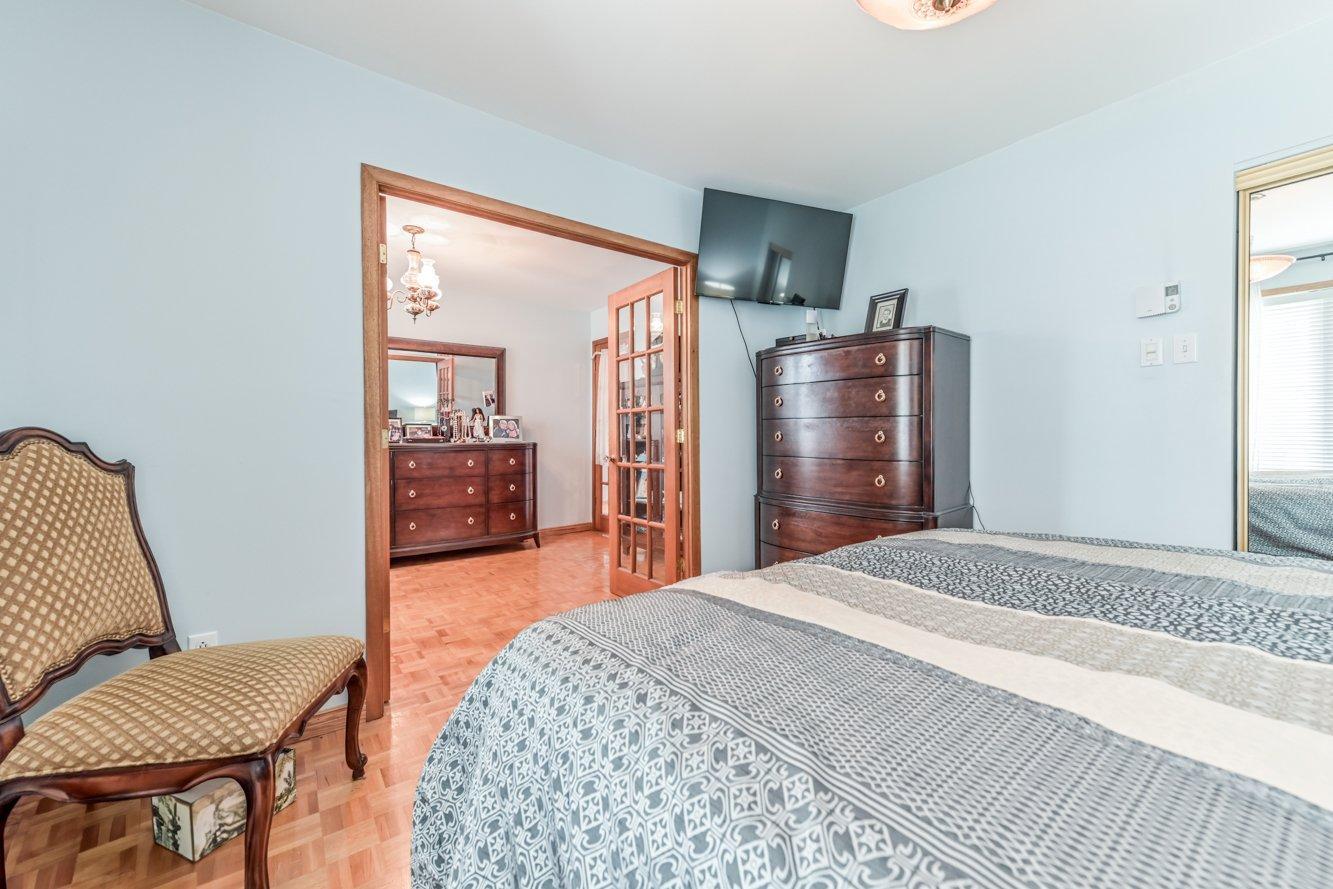 









1873


Rue De Lanaudière

,
Sainte-Julie,




QC
J3E1A3

