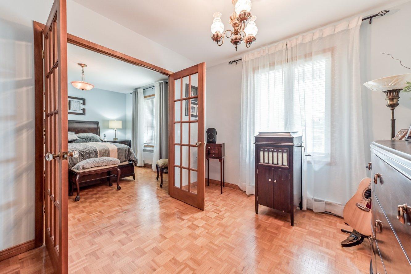 









1873


Rue De Lanaudière

,
Sainte-Julie,




QC
J3E1A3

