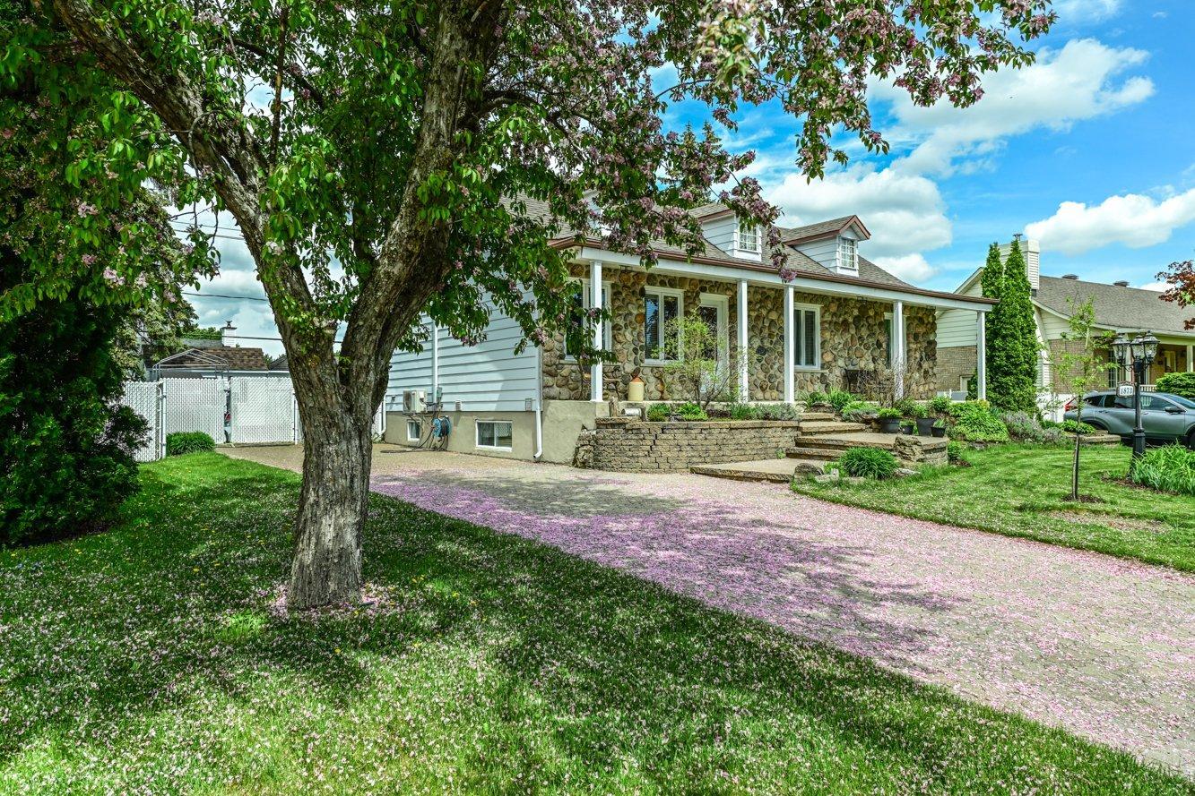 









1873


Rue De Lanaudière

,
Sainte-Julie,




QC
J3E1A3

