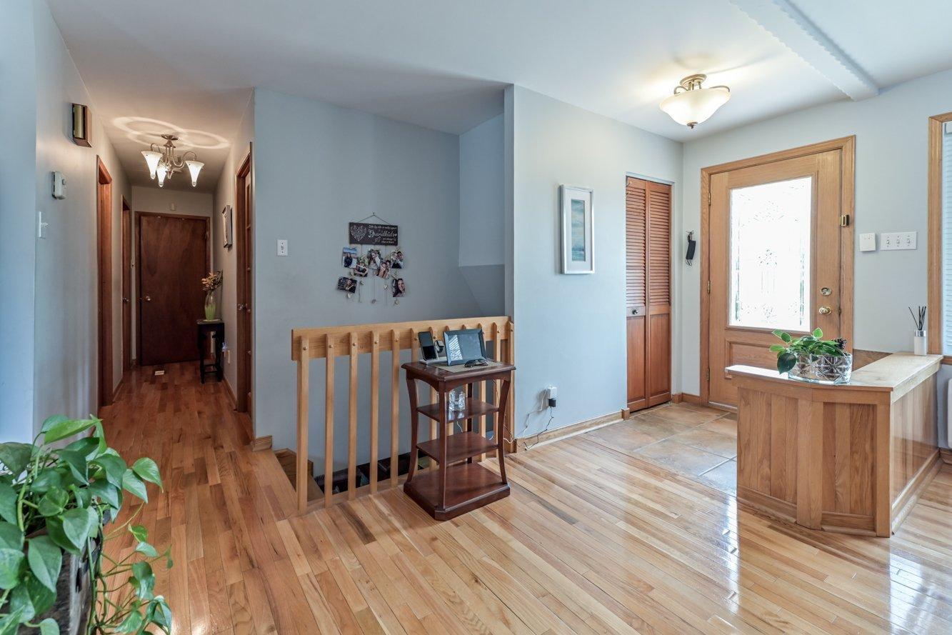 









1873


Rue De Lanaudière

,
Sainte-Julie,




QC
J3E1A3

