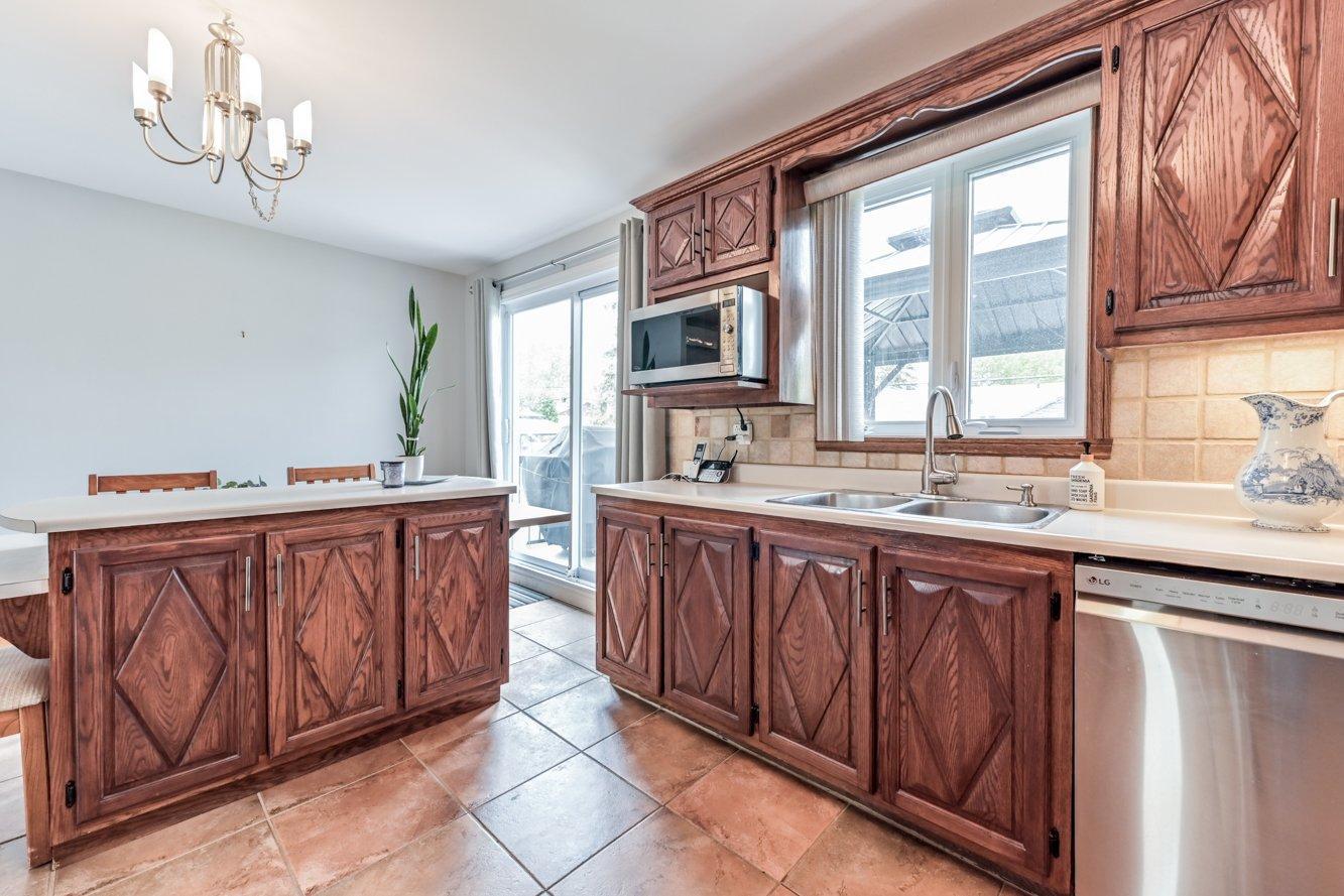 









1873


Rue De Lanaudière

,
Sainte-Julie,




QC
J3E1A3

