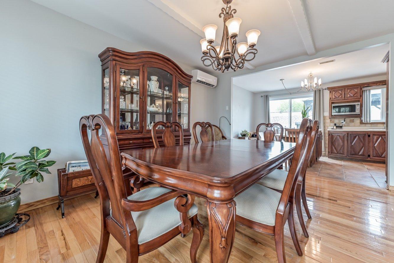 









1873


Rue De Lanaudière

,
Sainte-Julie,




QC
J3E1A3

