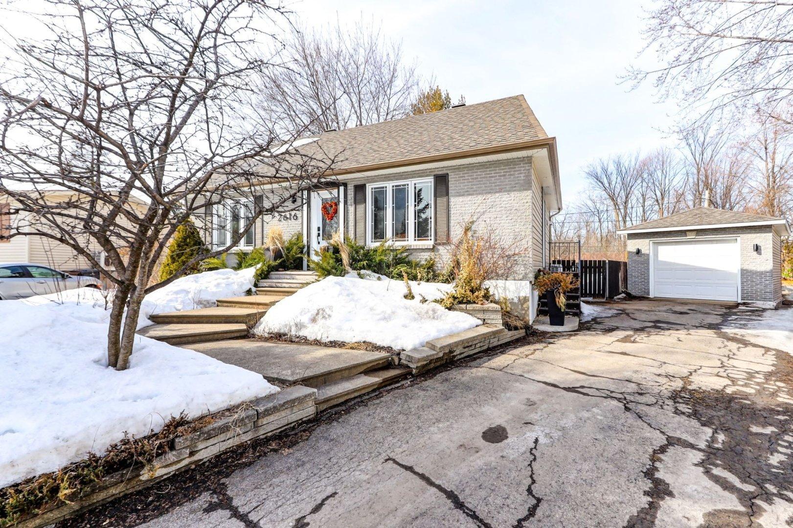 









2616


Place de Bergerac

,
Boisbriand,




QC
J7H1T6

