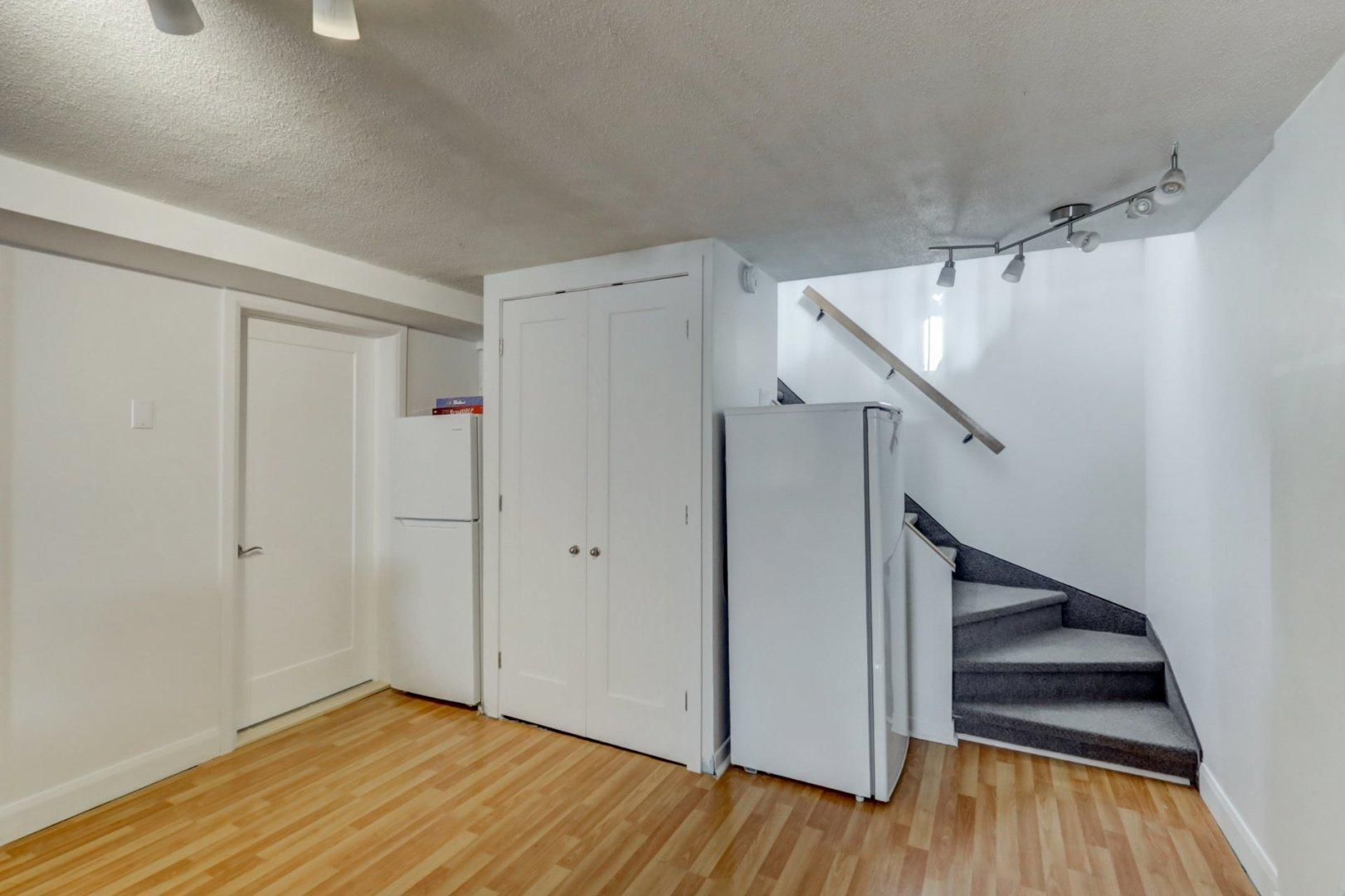 









2616


Place de Bergerac

,
Boisbriand,




QC
J7H1T6

