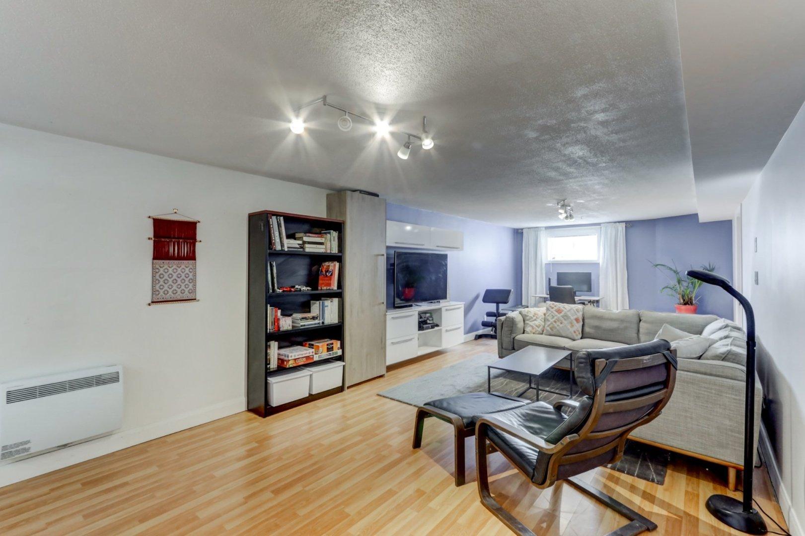 









2616


Place de Bergerac

,
Boisbriand,




QC
J7H1T6

