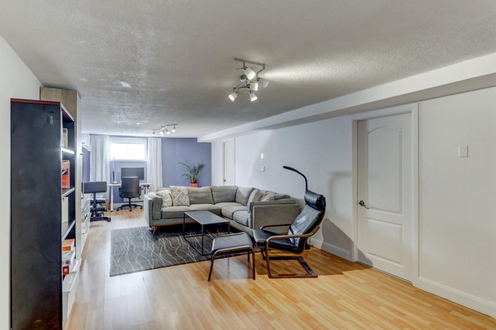 









2616


Place de Bergerac

,
Boisbriand,




QC
J7H1T6


