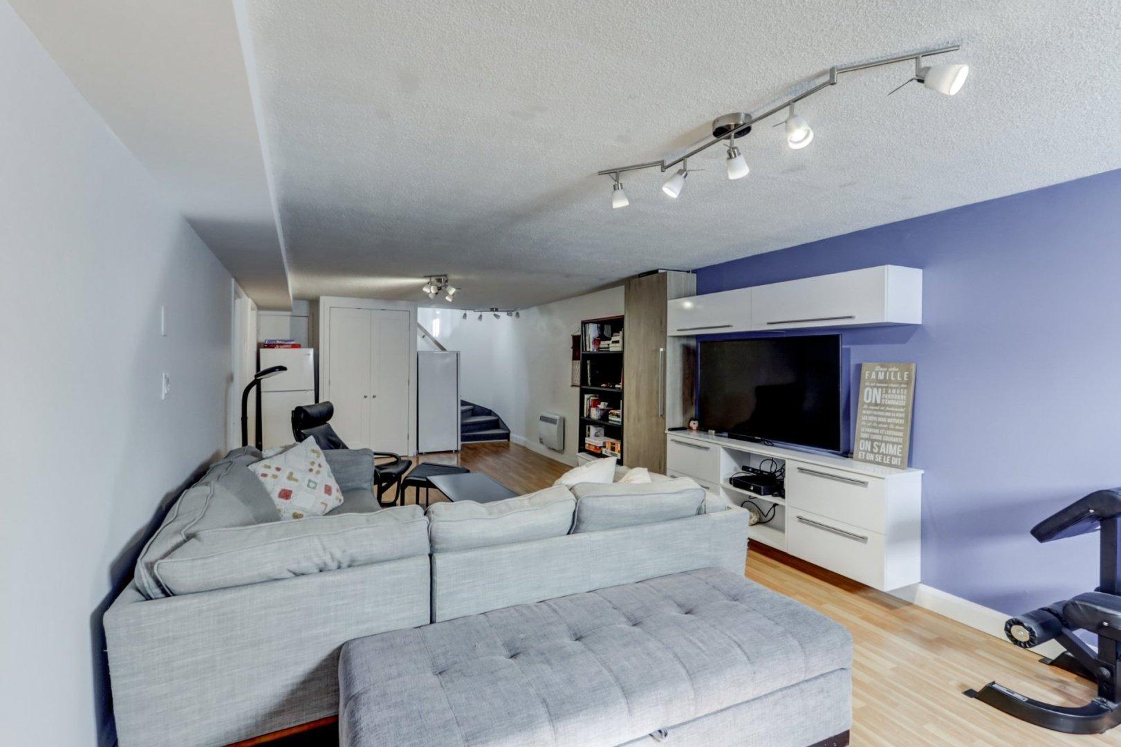 









2616


Place de Bergerac

,
Boisbriand,




QC
J7H1T6

