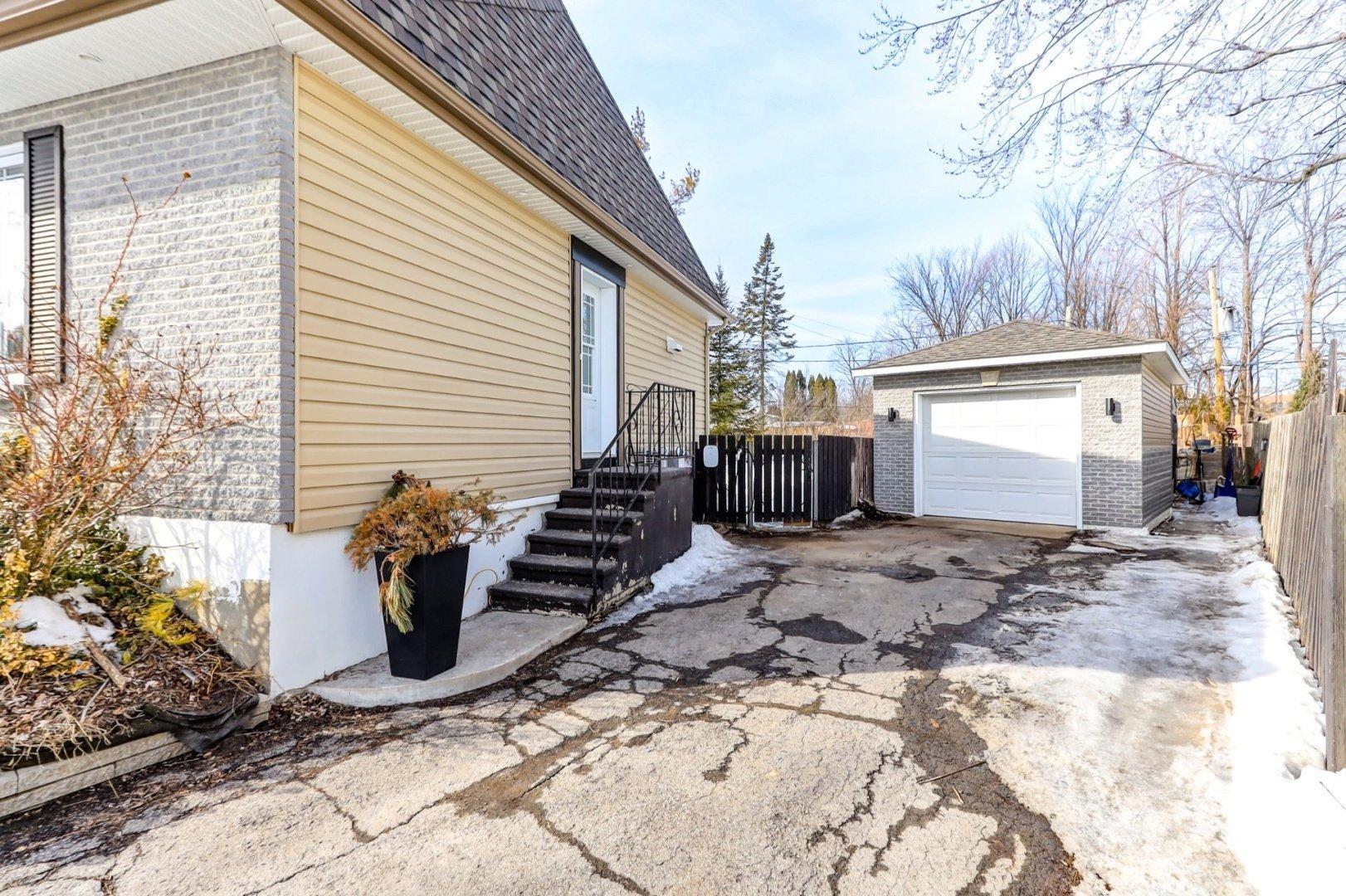 









2616


Place de Bergerac

,
Boisbriand,




QC
J7H1T6

