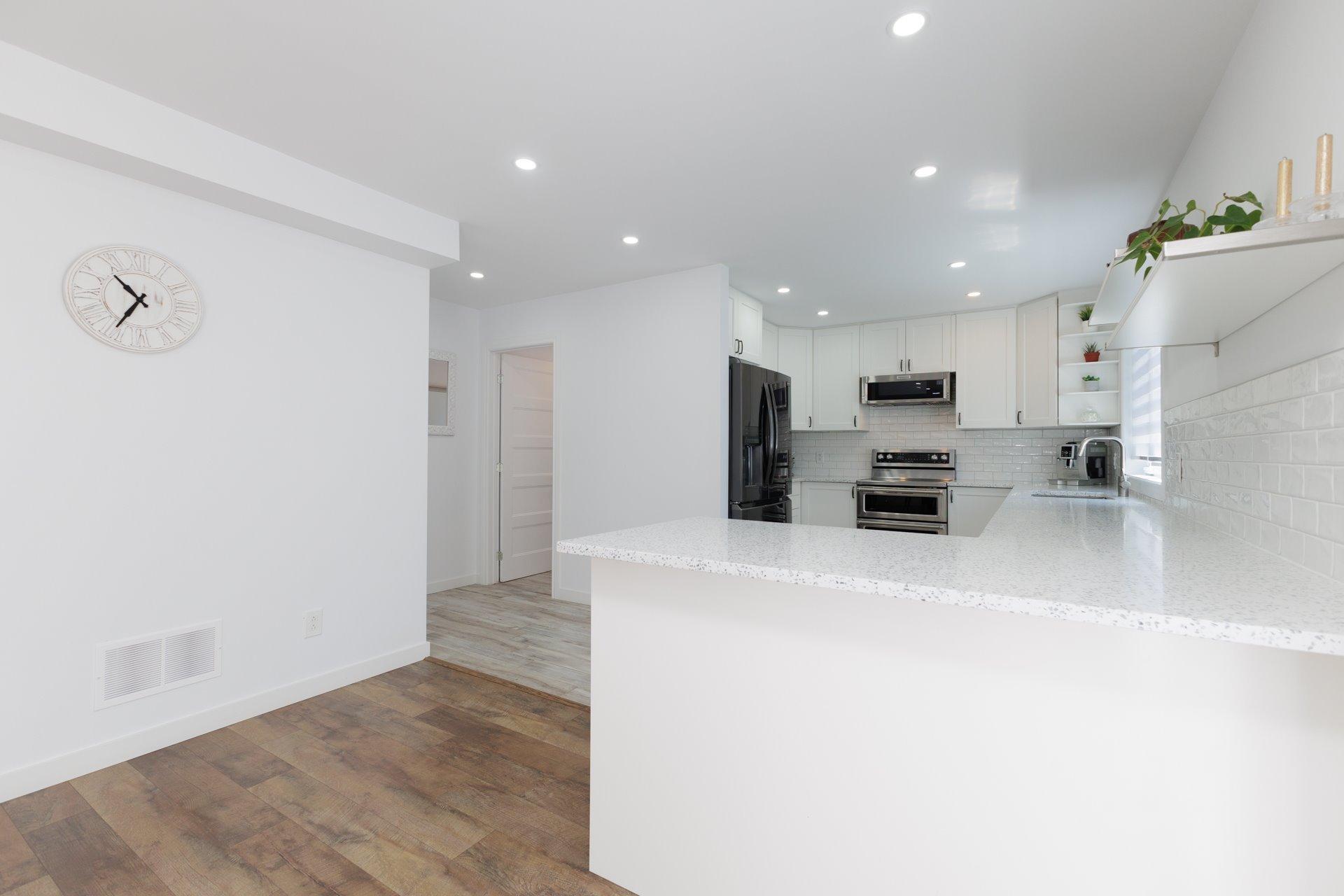 









19


8e Avenue

,
Laval (Auteuil),




QC
H7H2M2

