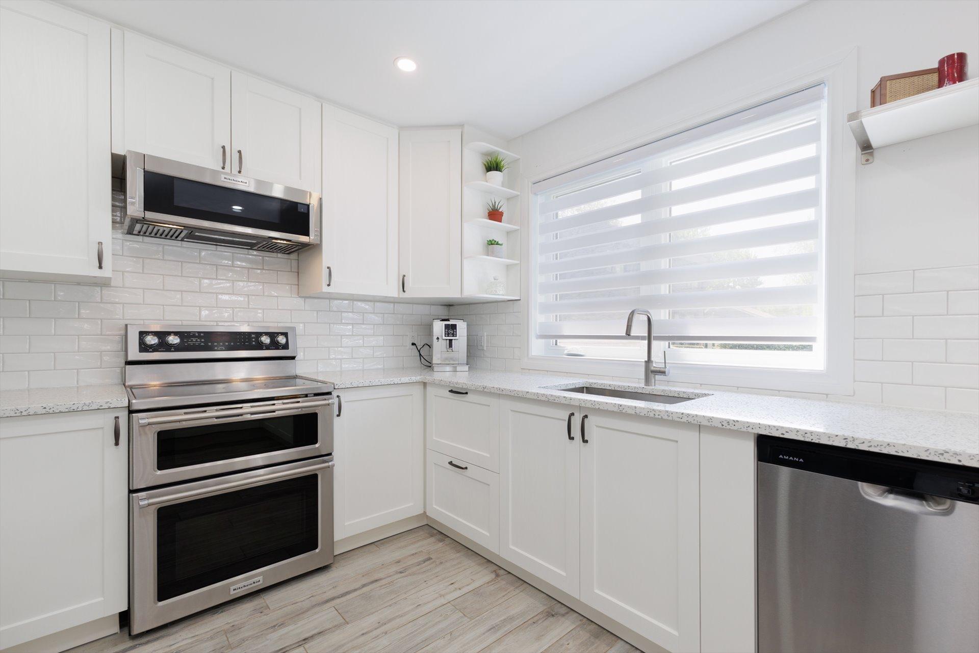 









19


8e Avenue

,
Laval (Auteuil),




QC
H7H2M2

