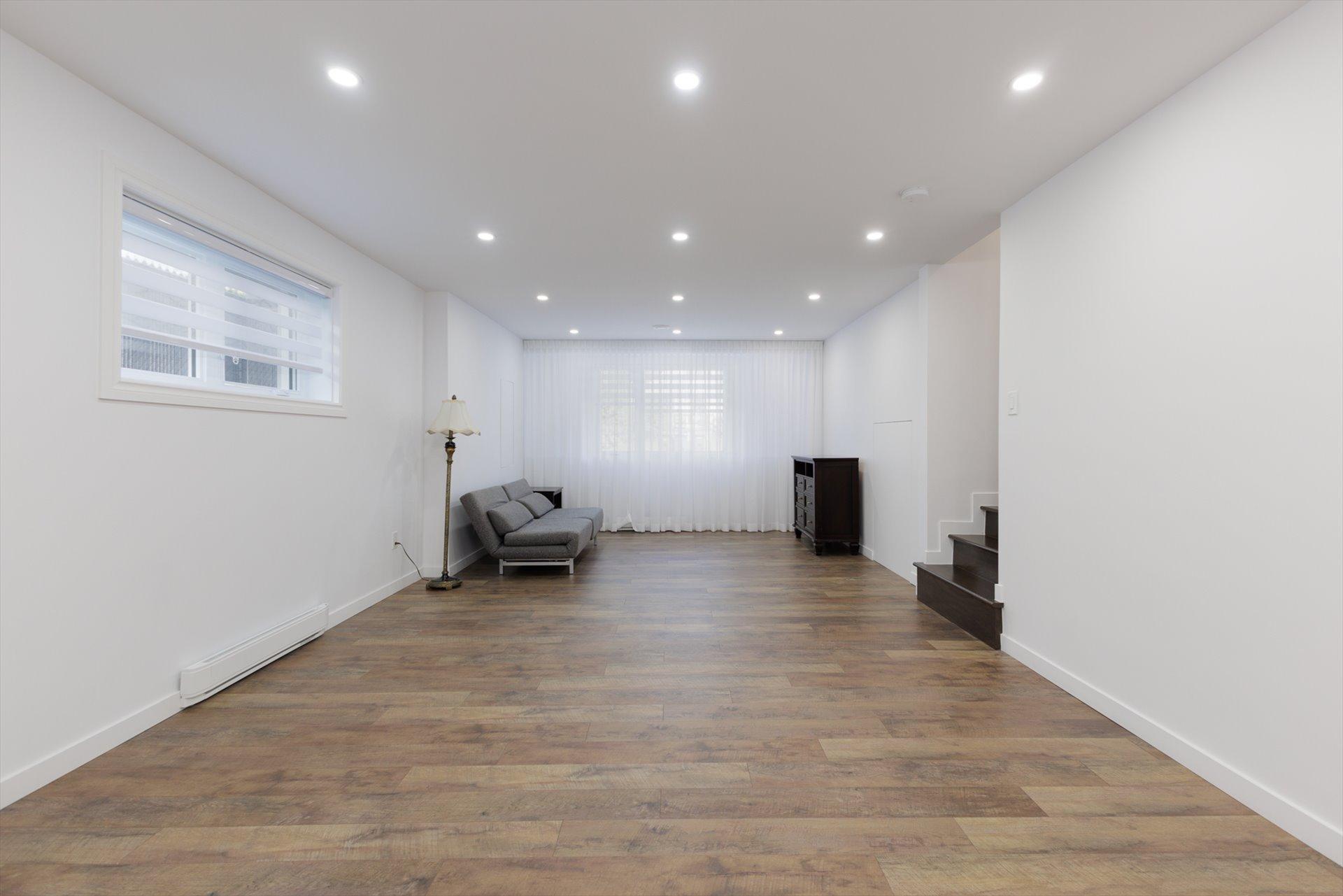 









19


8e Avenue

,
Laval (Auteuil),




QC
H7H2M2

