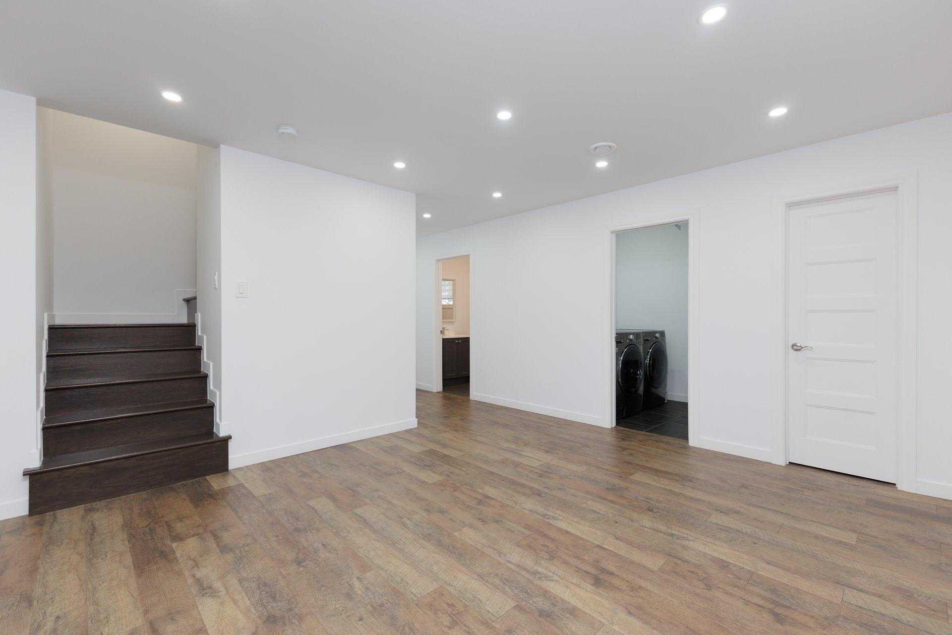 









19


8e Avenue

,
Laval (Auteuil),




QC
H7H2M2

