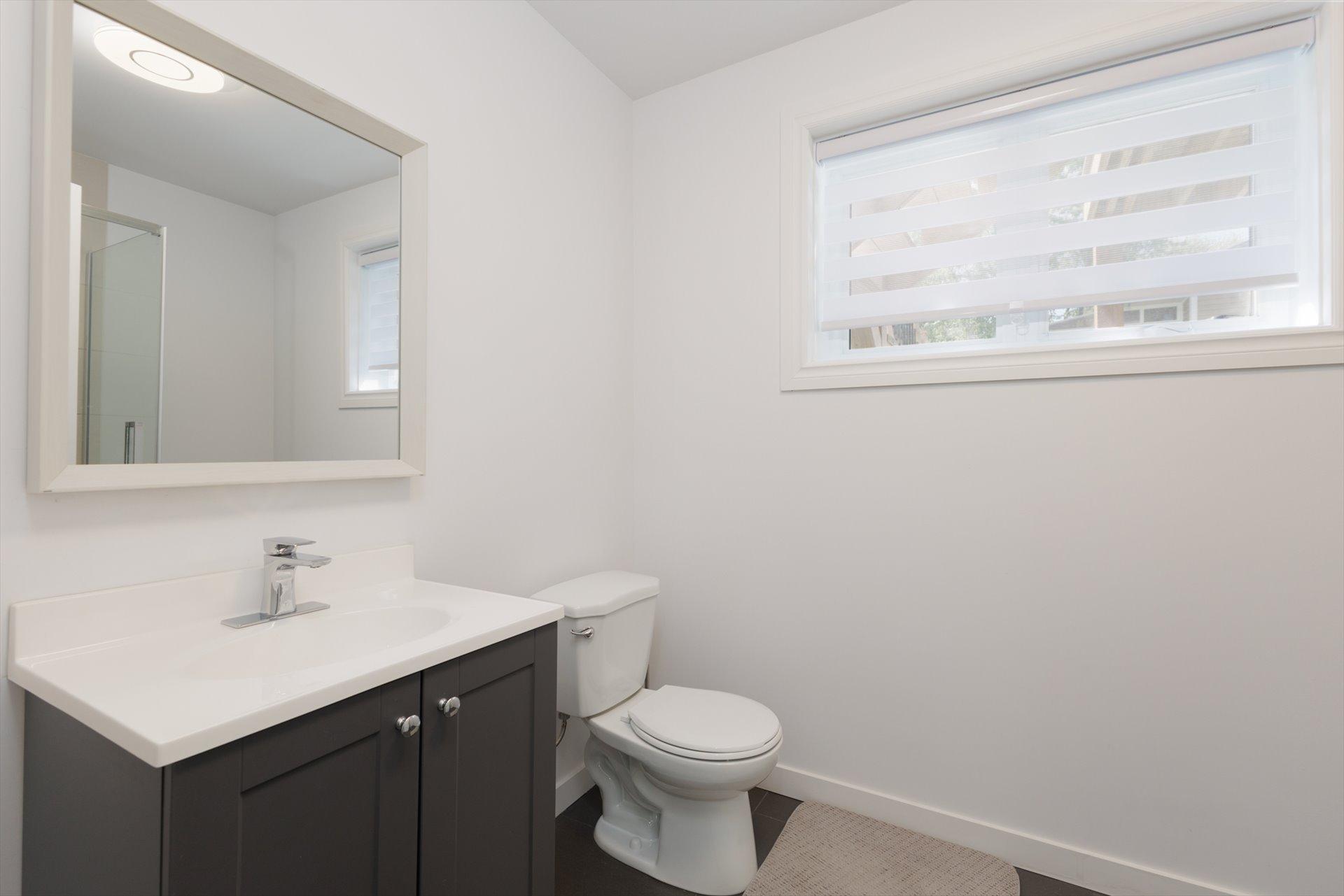 









19


8e Avenue

,
Laval (Auteuil),




QC
H7H2M2

