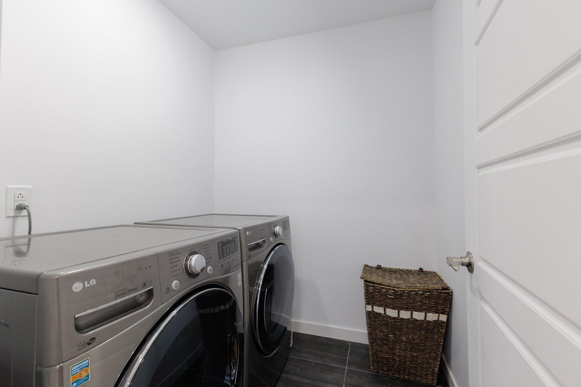 









19


8e Avenue

,
Laval (Auteuil),




QC
H7H2M2

