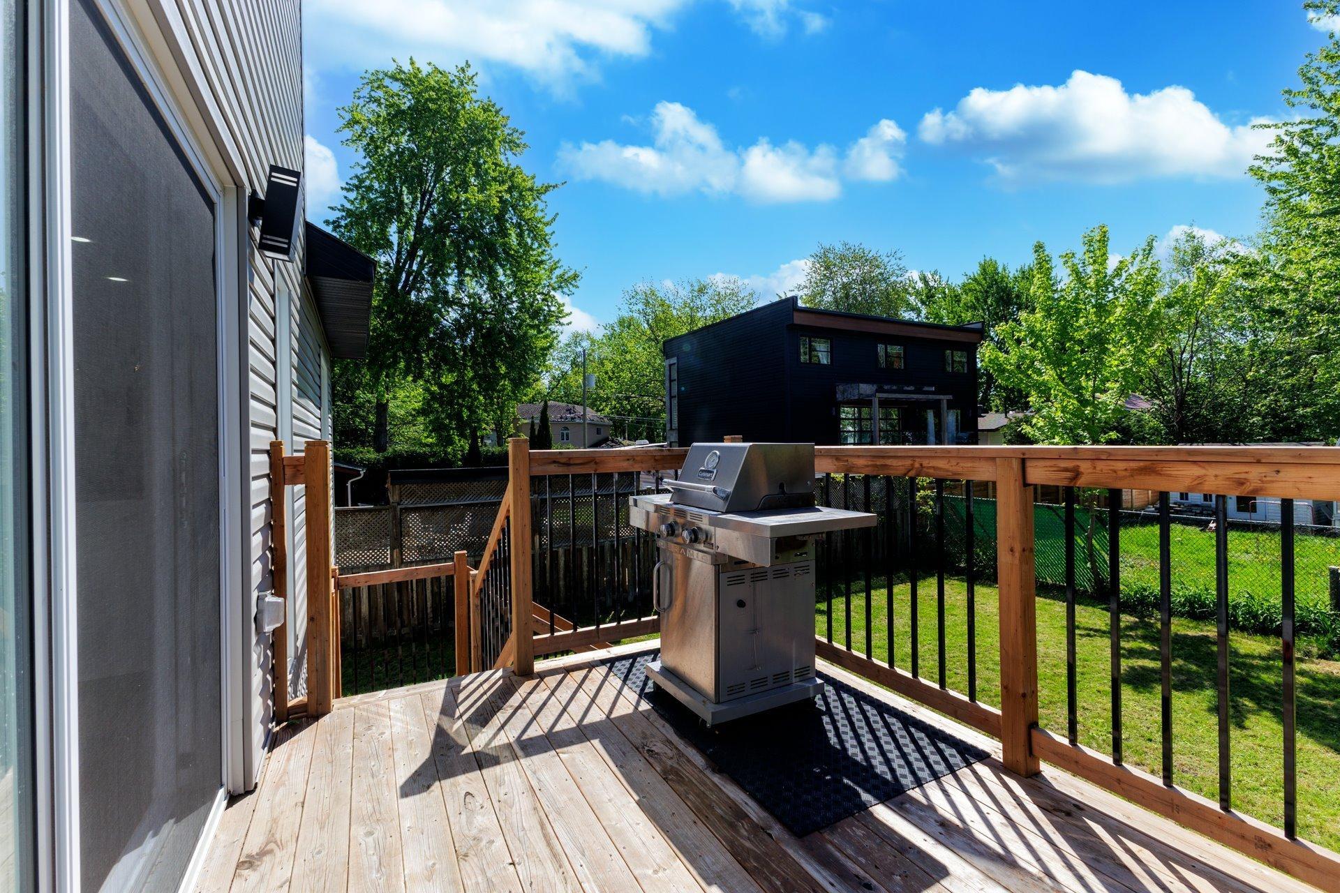 









19


8e Avenue

,
Laval (Auteuil),




QC
H7H2M2

