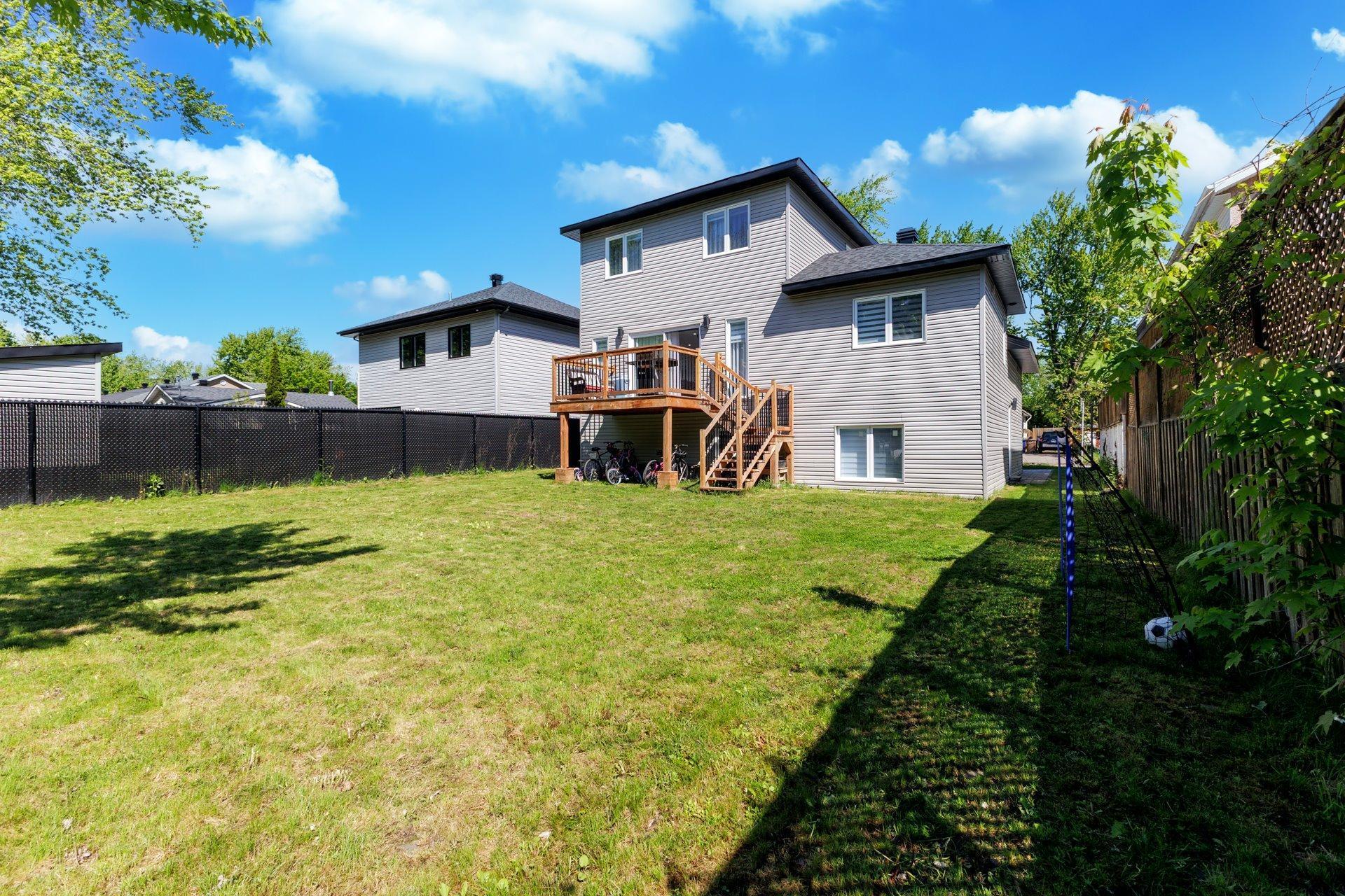 









19


8e Avenue

,
Laval (Auteuil),




QC
H7H2M2


