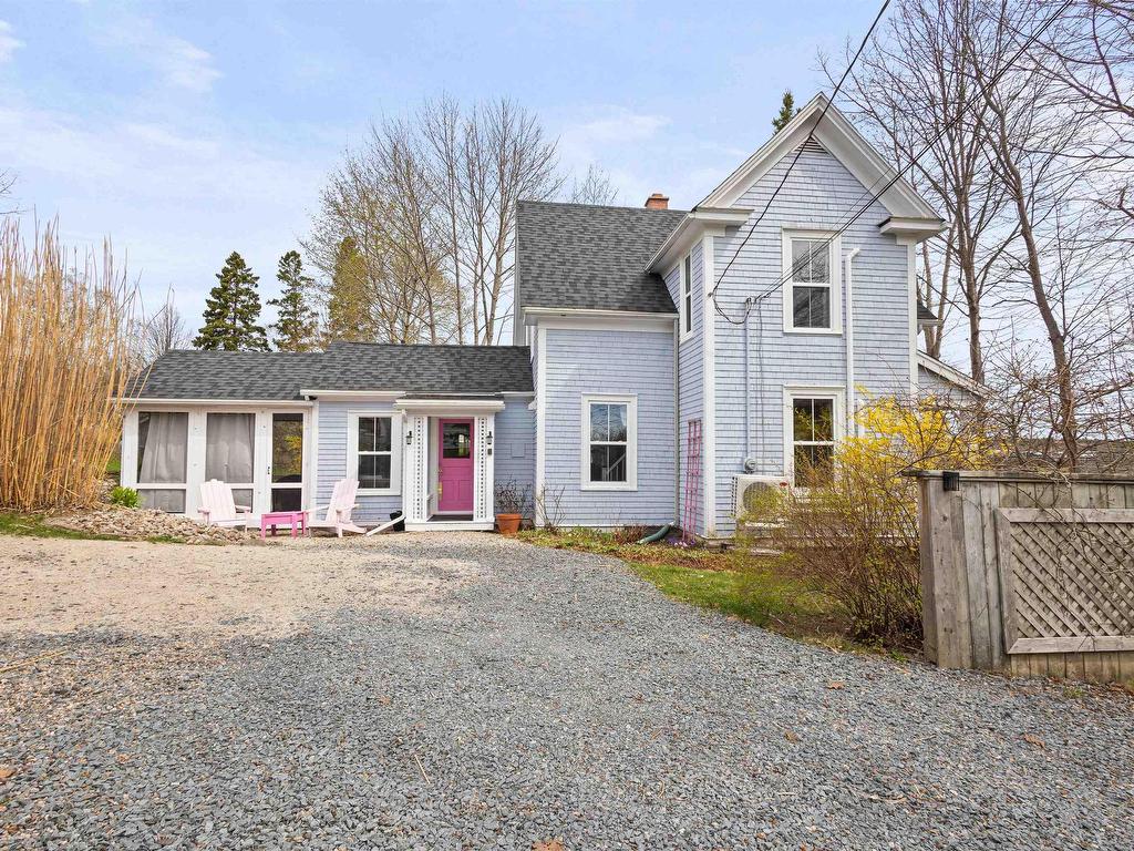 












93 Queen Street

,
Chester,




NS
B0J 1H0

