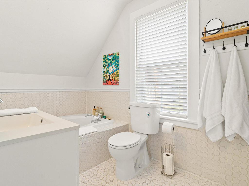 












93 Queen Street

,
Chester,




NS
B0J 1H0

