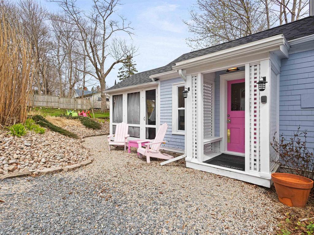 












93 Queen Street

,
Chester,




NS
B0J 1H0

