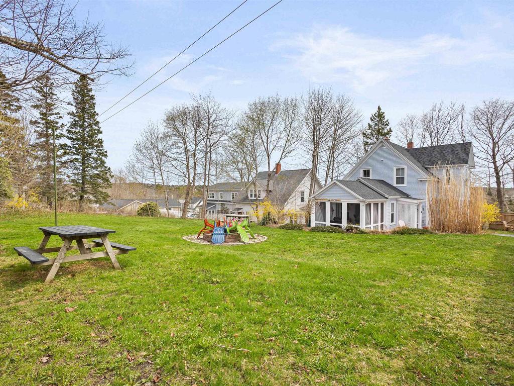 












93 Queen Street

,
Chester,




NS
B0J 1H0

