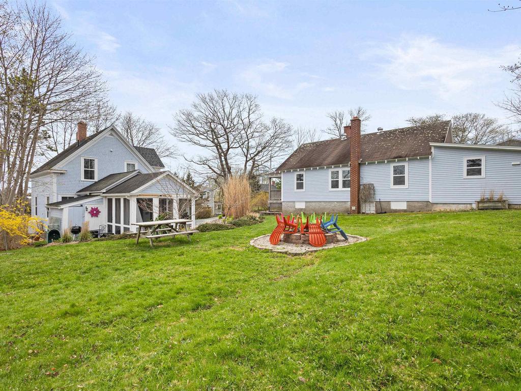 












93 Queen Street

,
Chester,




NS
B0J 1H0

