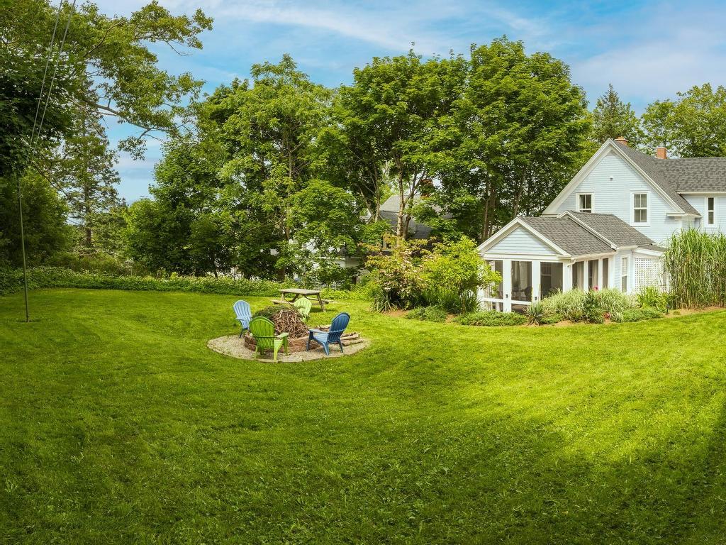 












93 Queen Street

,
Chester,




NS
B0J 1H0

