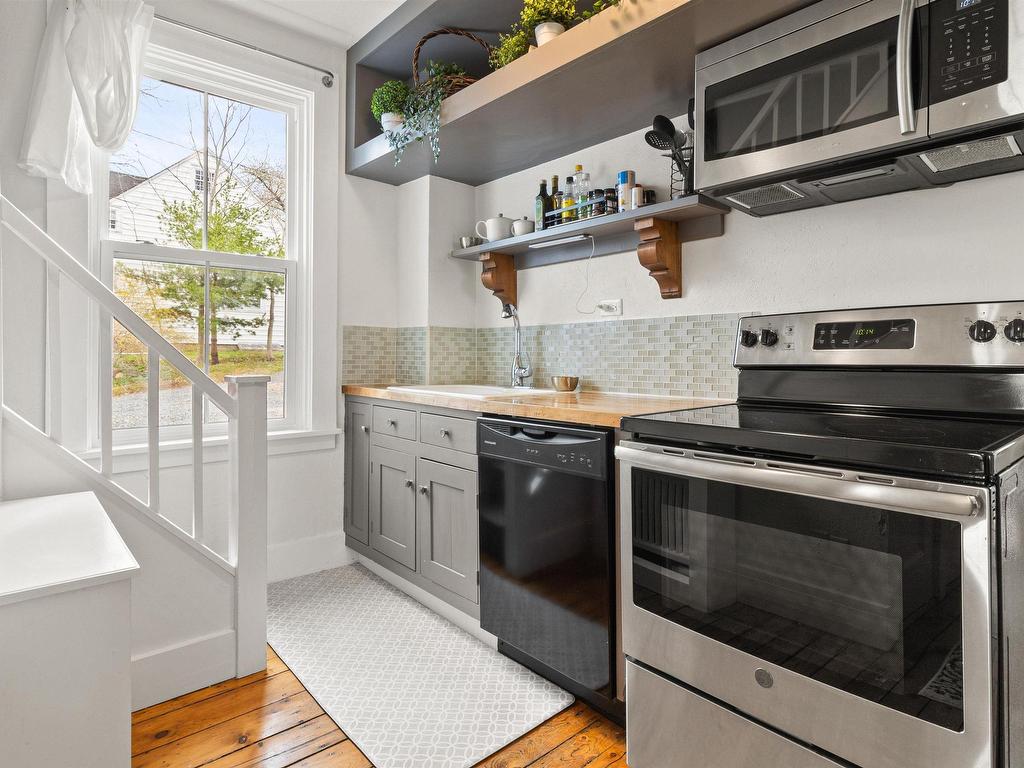 












93 Queen Street

,
Chester,




NS
B0J 1H0

