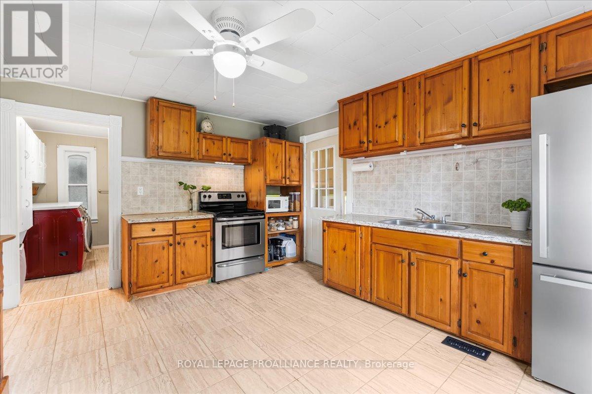 












3 COLBORNE STREET

,
Tweed (Tweed (Village)),




Ontario
K0K3J0

