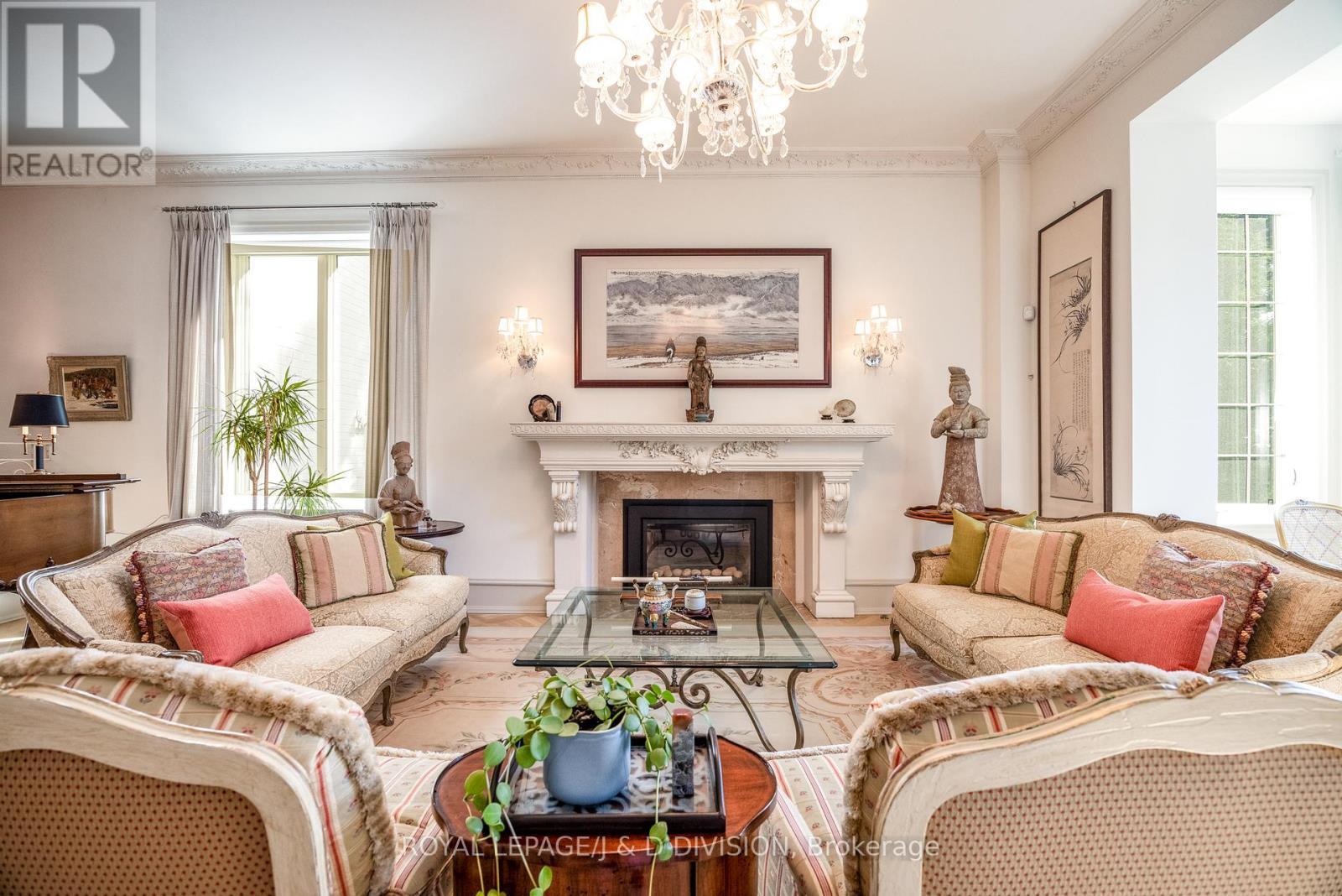 












12 FOREST GLEN CRESCENT

,
Toronto,




Ontario
M4N2E8

