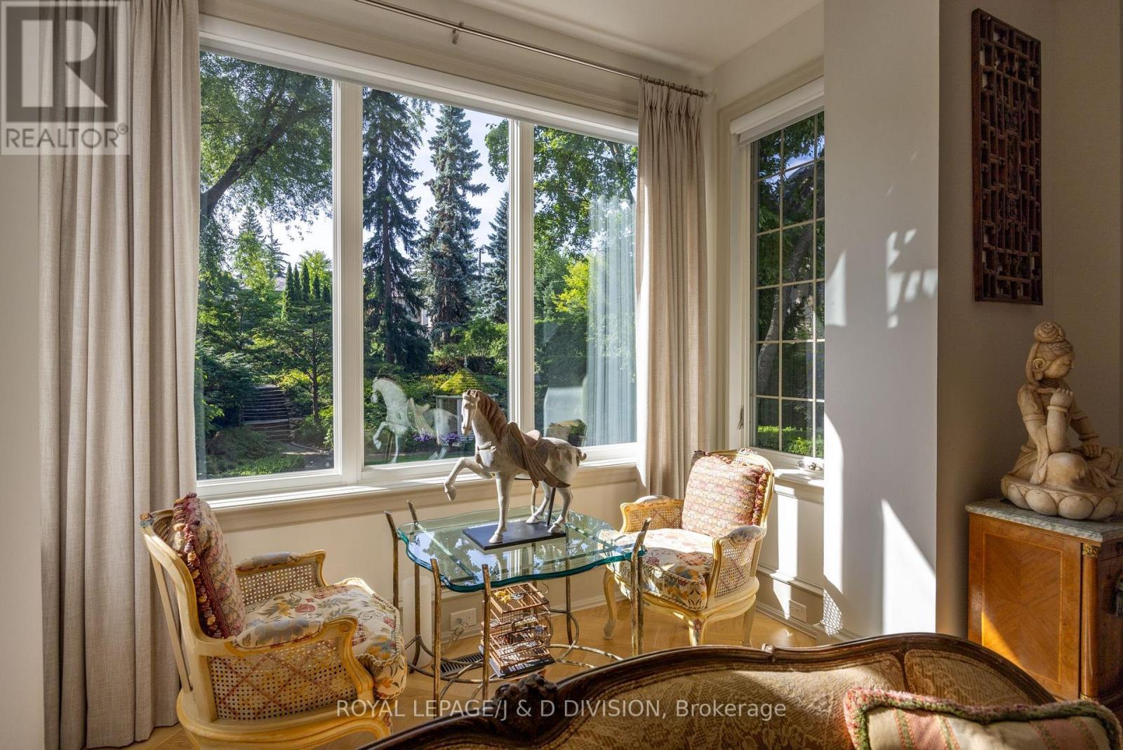 












12 FOREST GLEN CRESCENT

,
Toronto,




Ontario
M4N2E8

