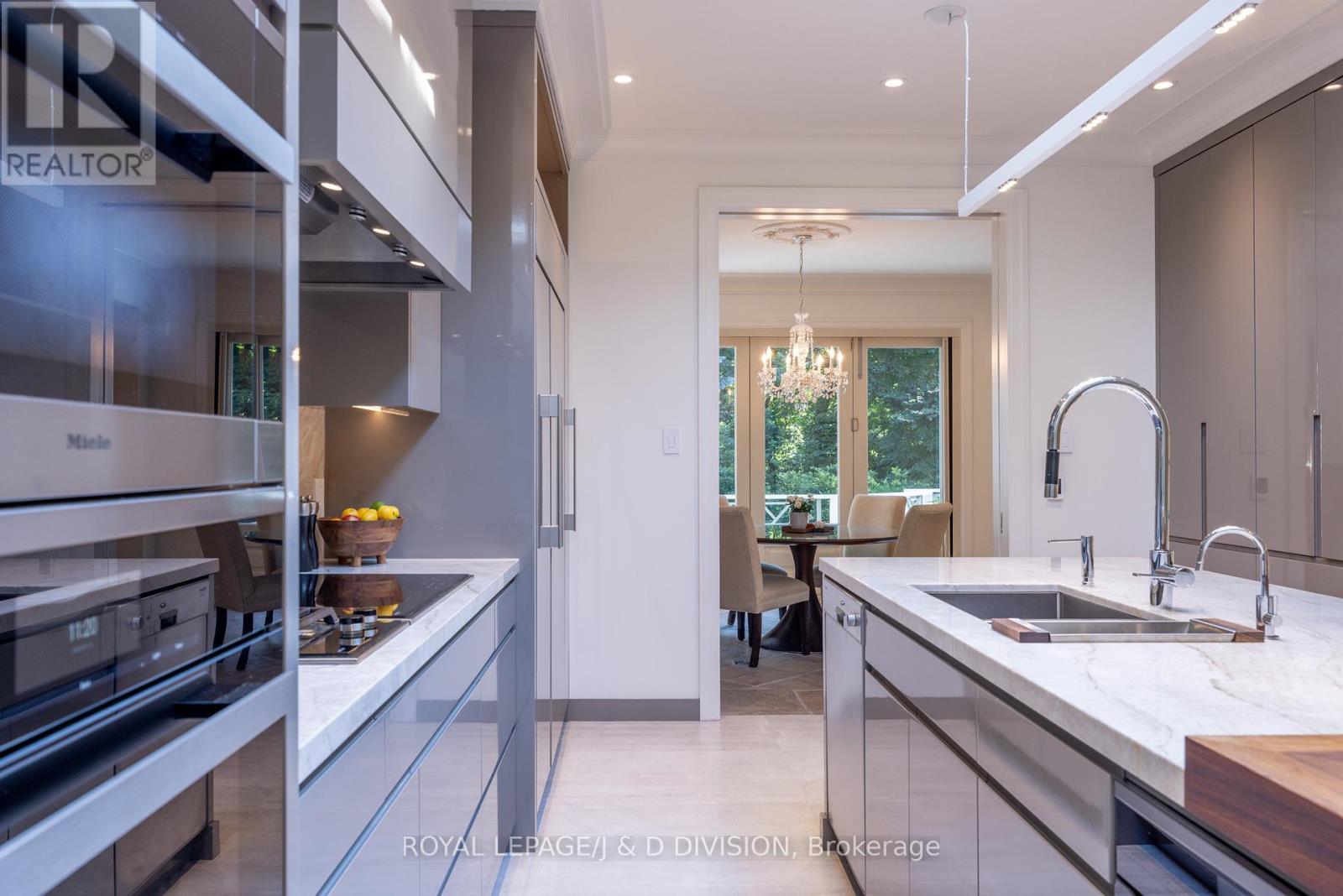 












12 FOREST GLEN CRESCENT

,
Toronto,




Ontario
M4N2E8

