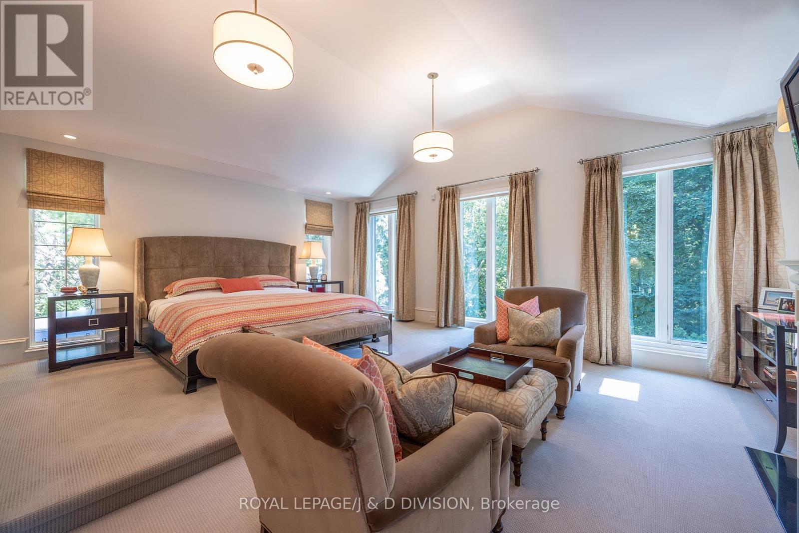 












12 FOREST GLEN CRESCENT

,
Toronto,




Ontario
M4N2E8

