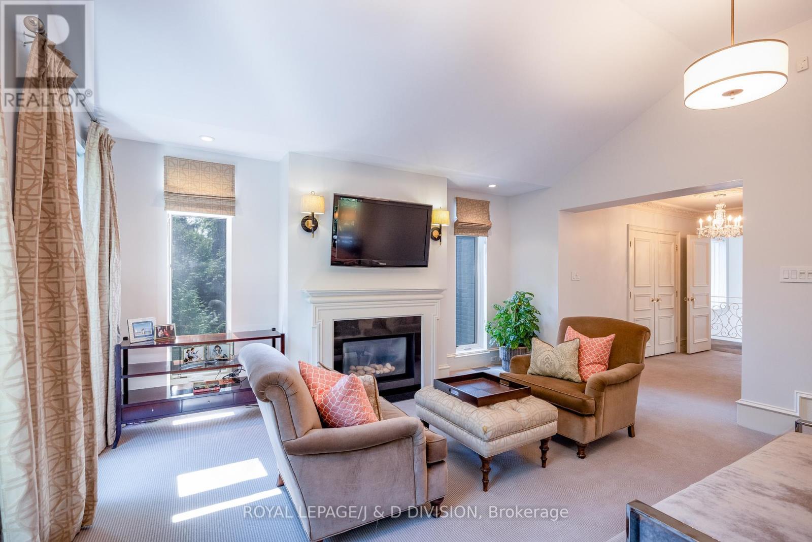 












12 FOREST GLEN CRESCENT

,
Toronto,




Ontario
M4N2E8

