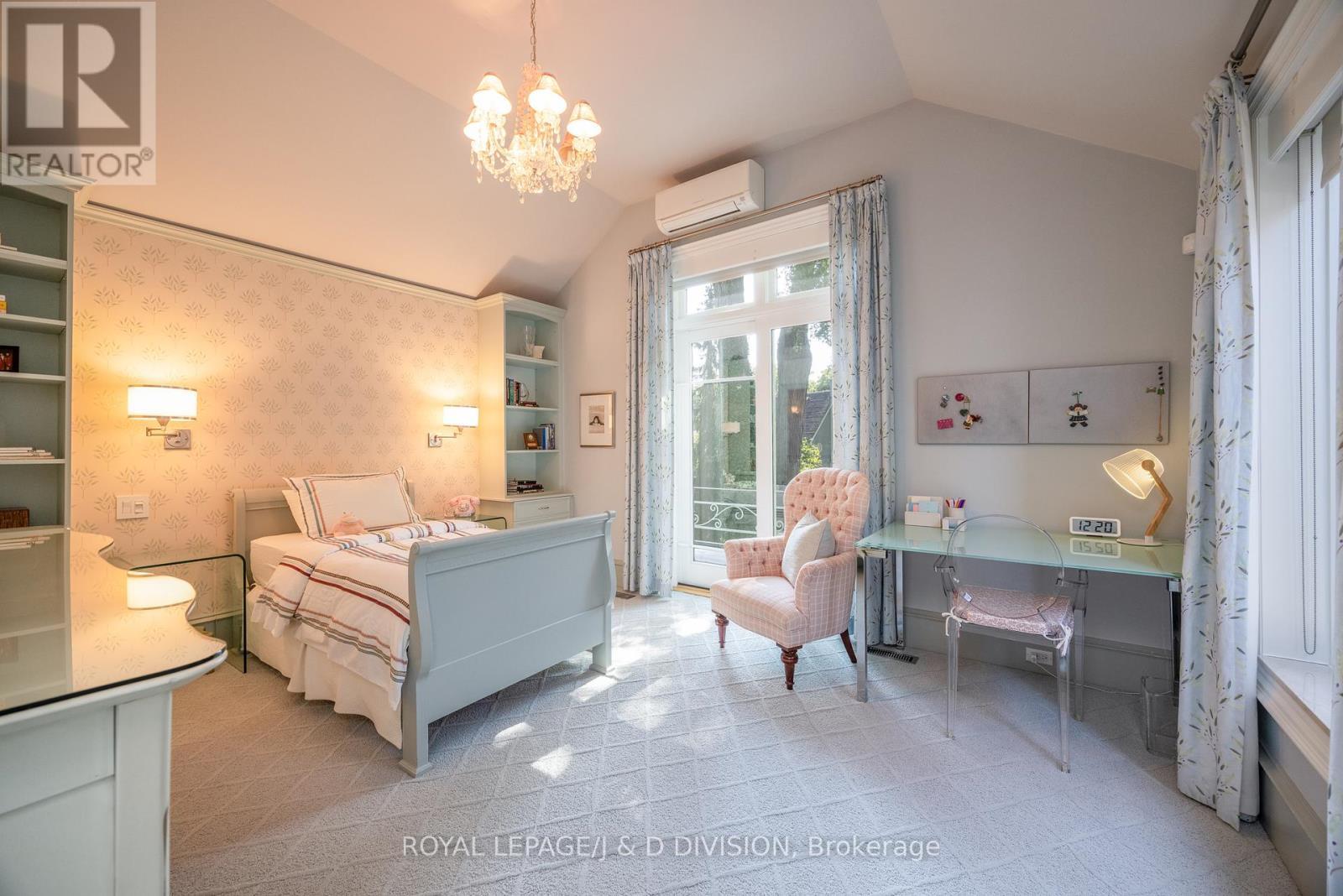 












12 FOREST GLEN CRESCENT

,
Toronto,




Ontario
M4N2E8

