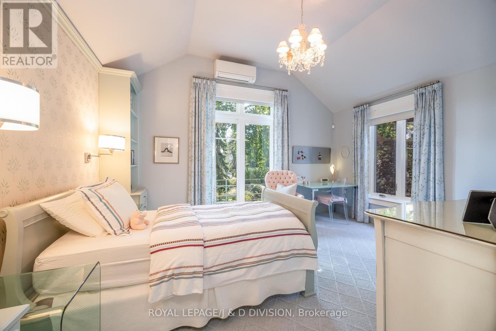 












12 FOREST GLEN CRESCENT

,
Toronto,




Ontario
M4N2E8

